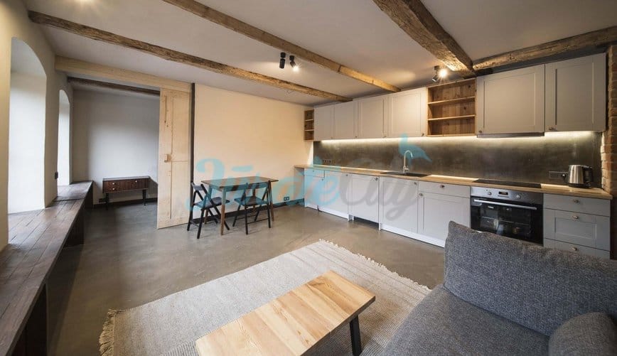 Parduodamas dviejų kambarių naujai įrengtas ir labai efektyviai išplanuotas butas antrame aukšte, Klaipėdos senamiestyje